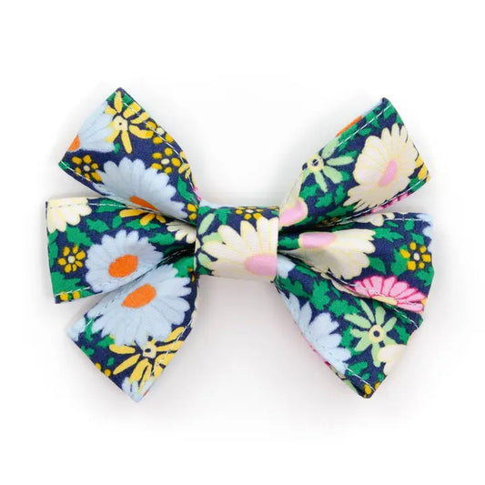 The Daisy Girly Bow